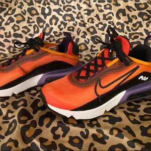 NIKE Air Max 4Y (womens size 6)